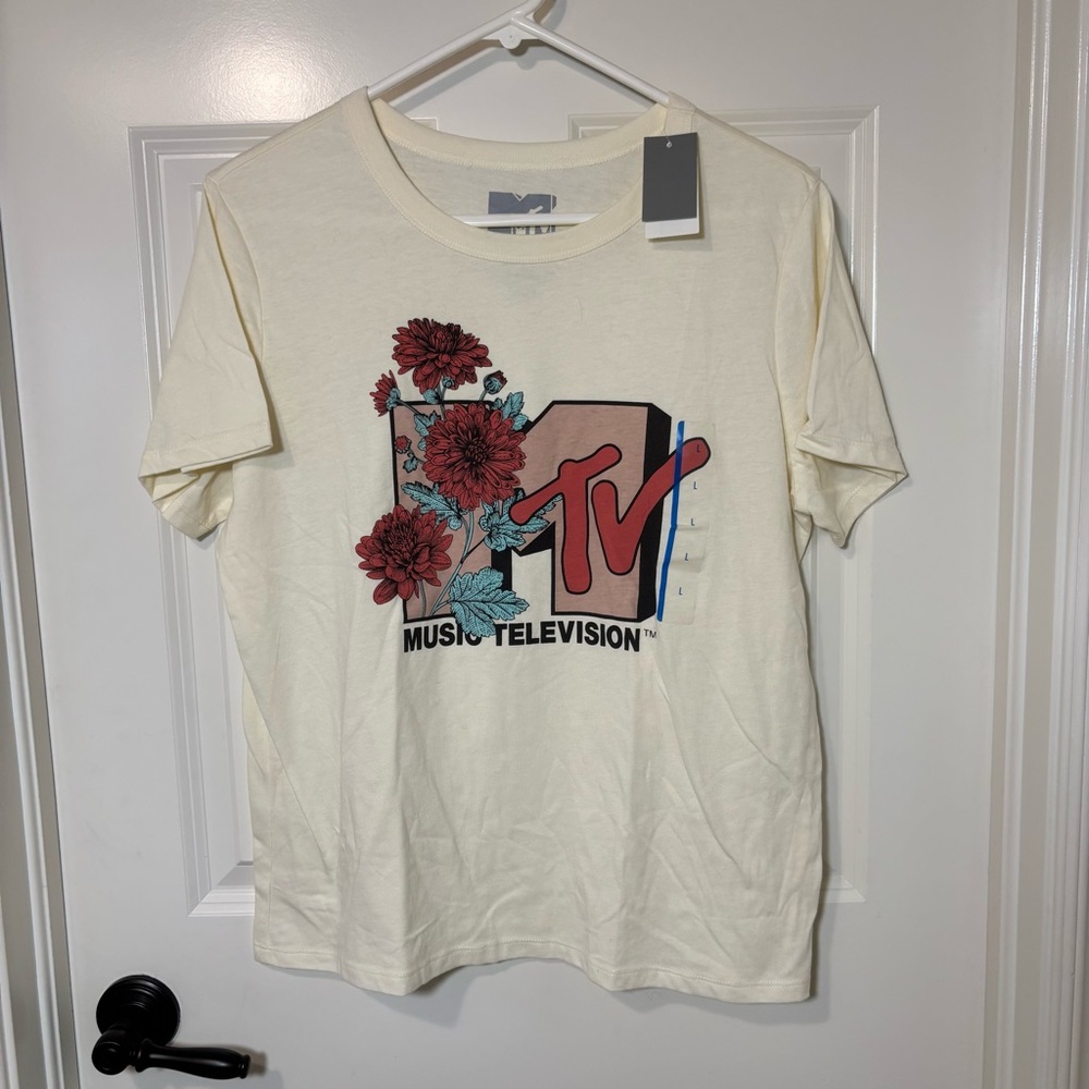 NWT MTV Graphic T-Shirt Women’s L
